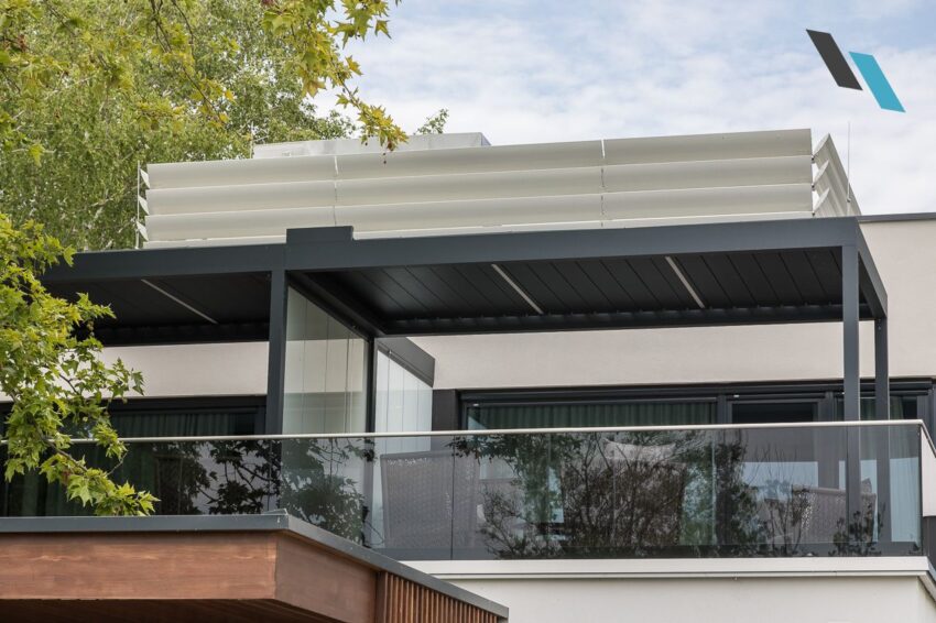 Icarus strukturális árnyékoló és Algarve lamellás pergola