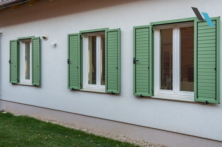 Nyílószárnyas alumínium zsalugáter