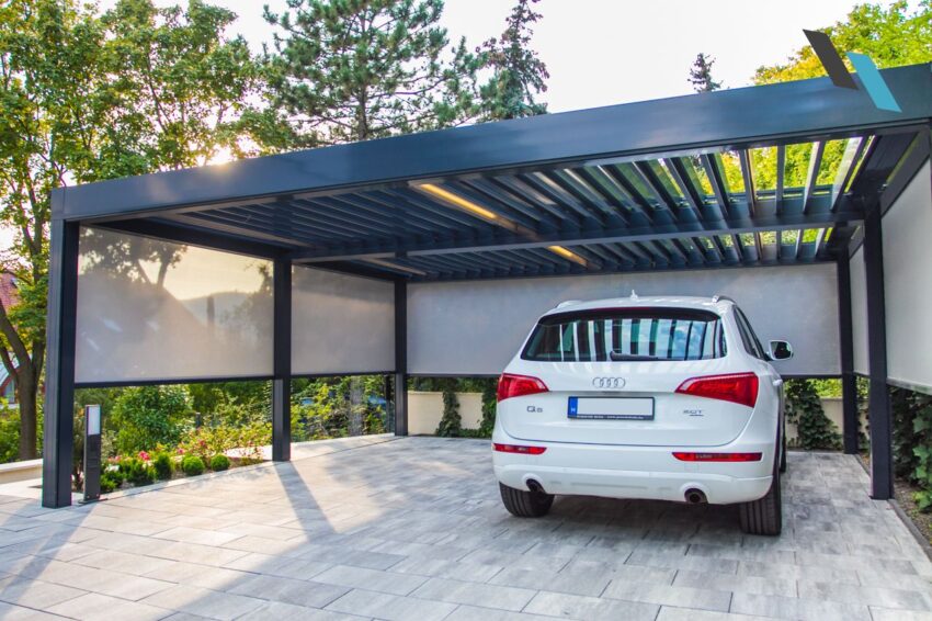 Camargue lamellás pergola autóbeálló Fixscreen oldalárnyékolóval