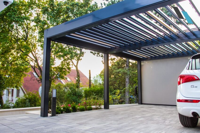 Camargue lamellás pergola autóbeálló Fixscreen oldalárnyékolóval