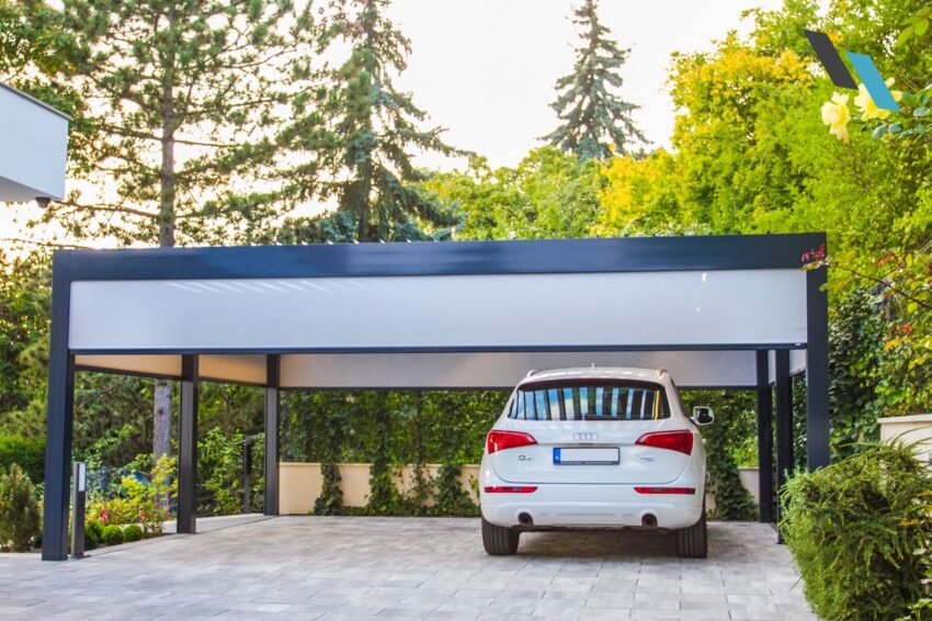 Camargue lamellás pergola autóbeálló Fixscreen oldalárnyékolóval