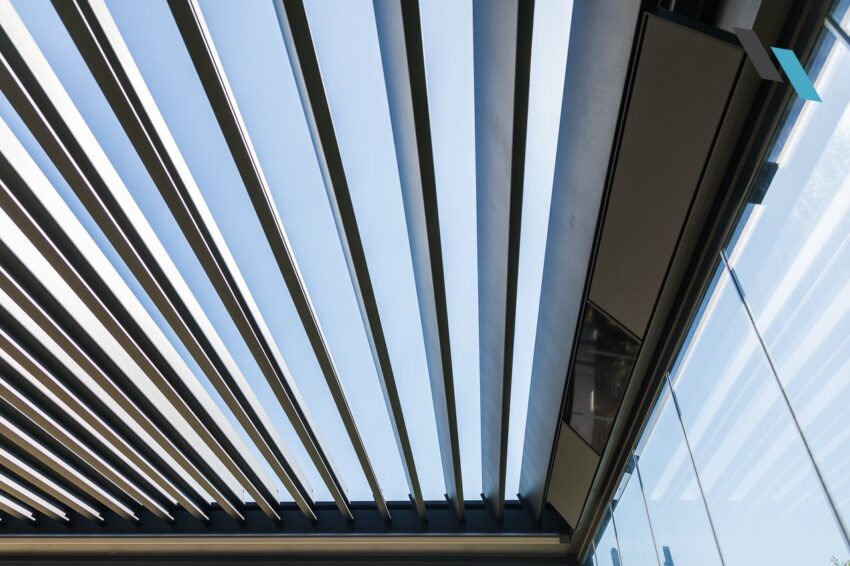 Skye bioklimatikus pergola integrált fűtőpanellel