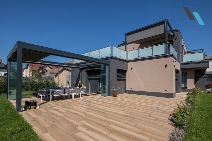 Skye bioklimatikus pergola és Qbus textiltetős pergola