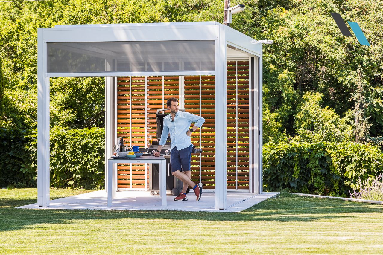Camargue lamellás pergola oldalárnyékolókkal