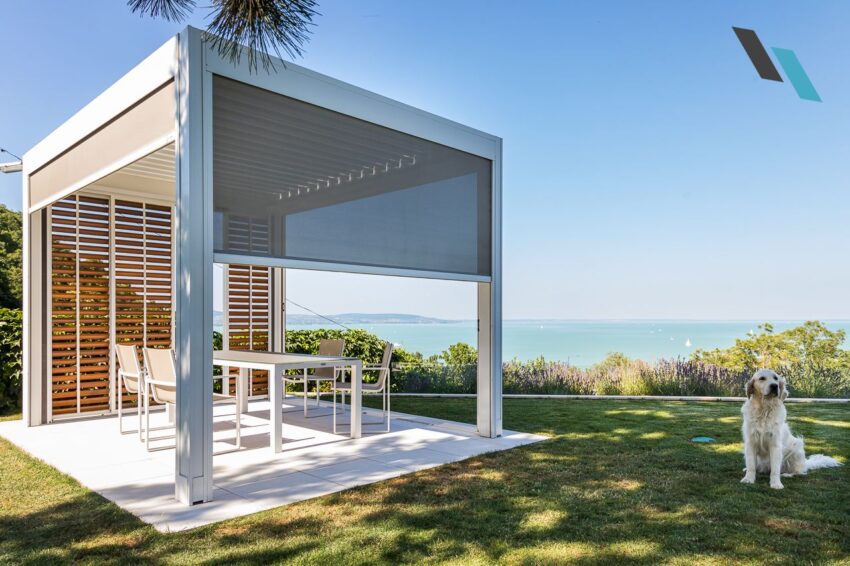 Camargue lamellás pergola oldalárnyékolókkal