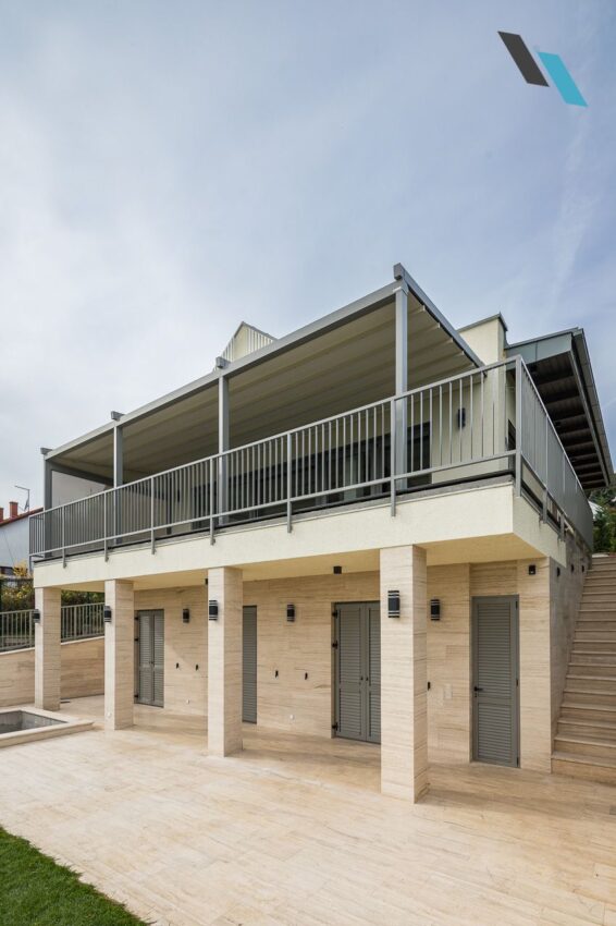 Alumark Elegancy ponyvás pergola emeleti teraszon