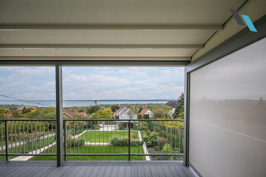Alumark Elegancy ponyvás pergola Fixscreen oldalárnyékolóval