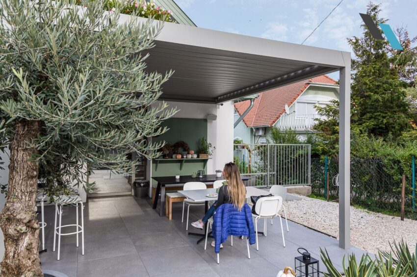 Lamellás pergola kávézó teraszán