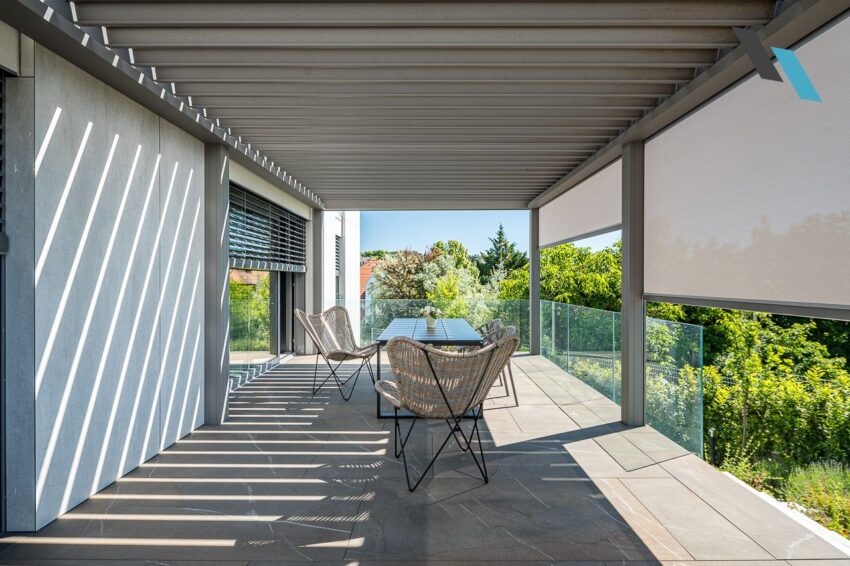 Camargue pergola Fixscreen oldalárnyékolókkal