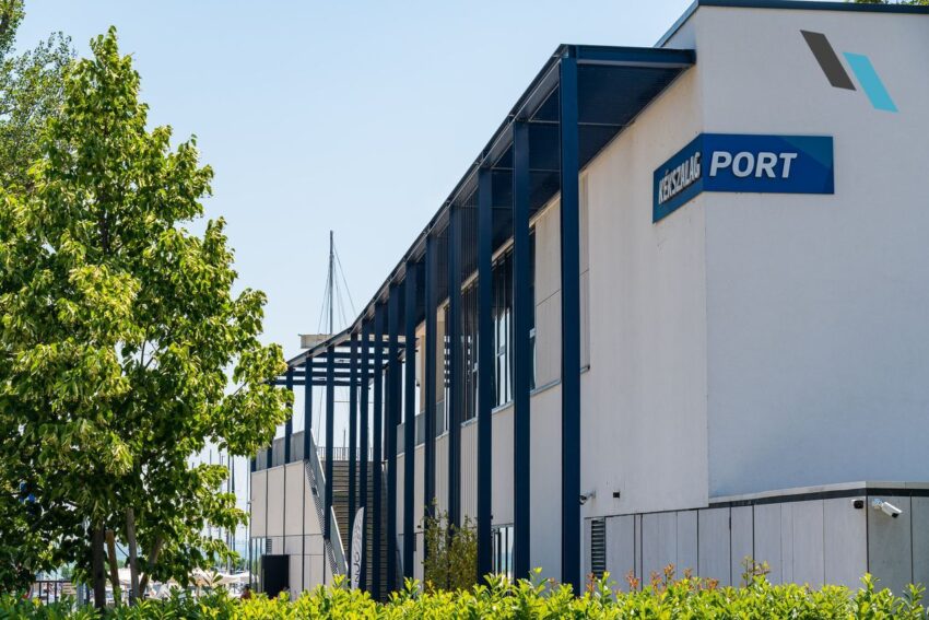 Icarus stukturális árnyékoló a Kékszalag Port Kikötőben